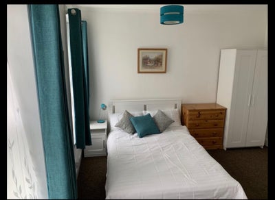 Big En-suite room in city center  Main Photo