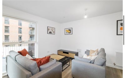 Spacious Ensuite Room in a modern flat  Main Photo