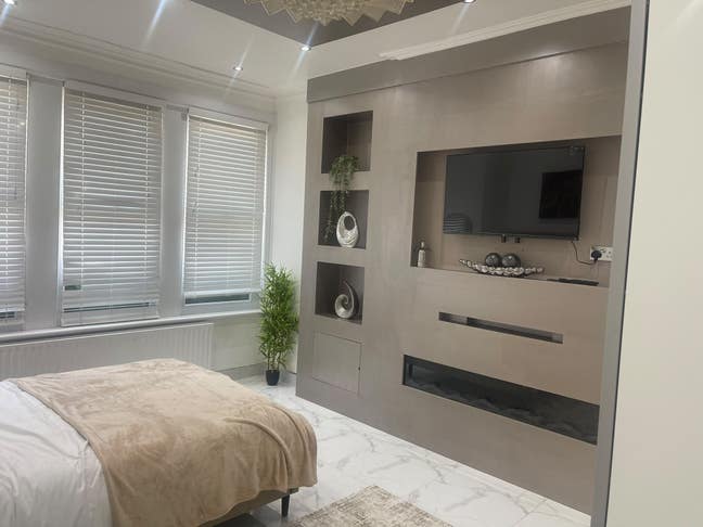 Luxury Four Double Rooms Available Main Photo
