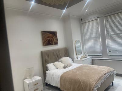 Luxury Four Double Rooms Available Main Photo