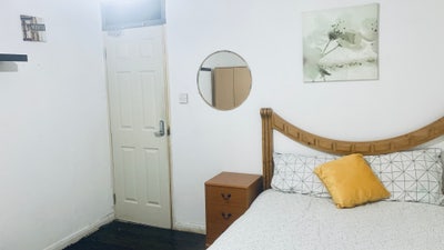 🏡 Spacious Double Room | Mile End  Main Photo
