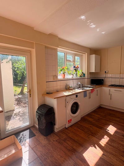 1 bedroom available in a spacious 3 bed house  Main Photo