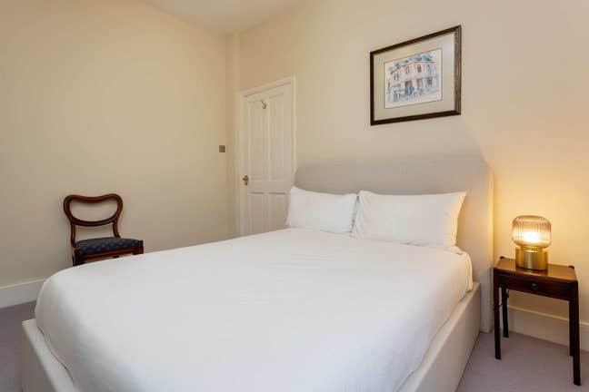 Furnished double in sunny house 7 mins from tube Main Photo