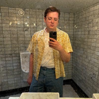 Looking for room or to buddy up Main Photo