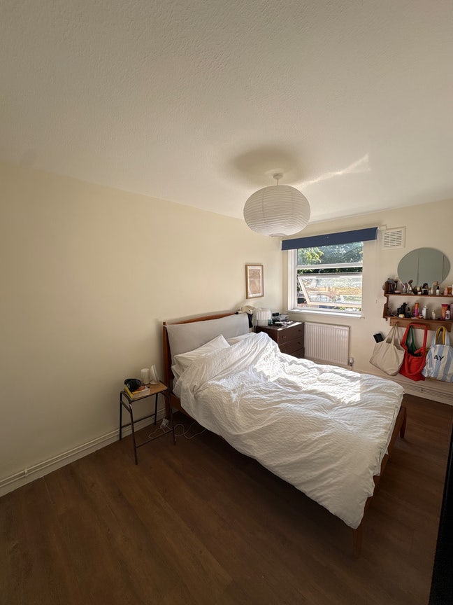 Spacious double room east London Main Photo
