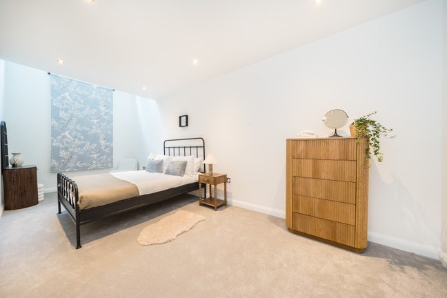 Beautiful 3 bed in Welmar Mews Main Photo