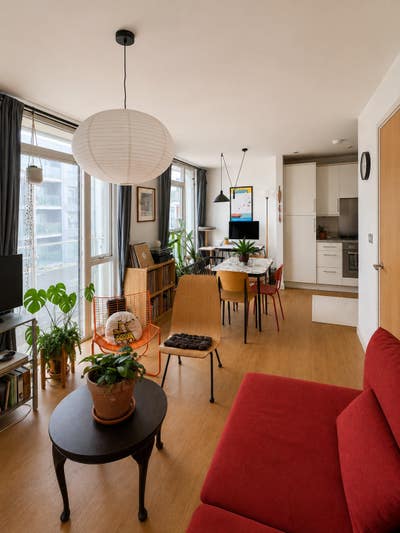 Bright, spacious 2 bed with 2 balconies in Hackney Main Photo