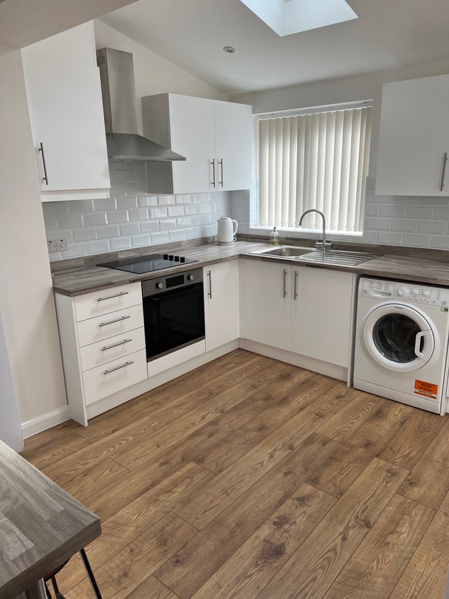 3 rooms to let  Main Photo