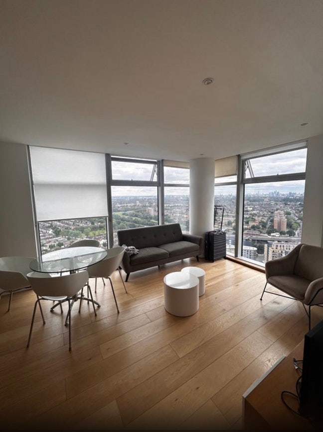 Spacious En-suite Room with Stunning London Views  Main Photo