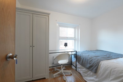 15 Mins Walk to Liverpool St | Double Room Main Photo