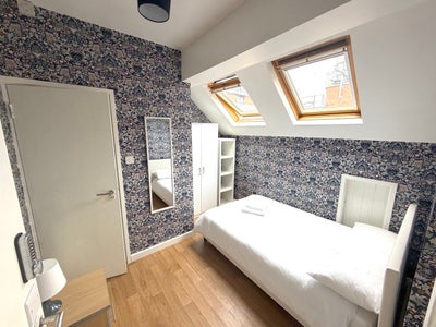 Ensuite Bedsits to Rent – West Street, Sheff (S1) Main Photo