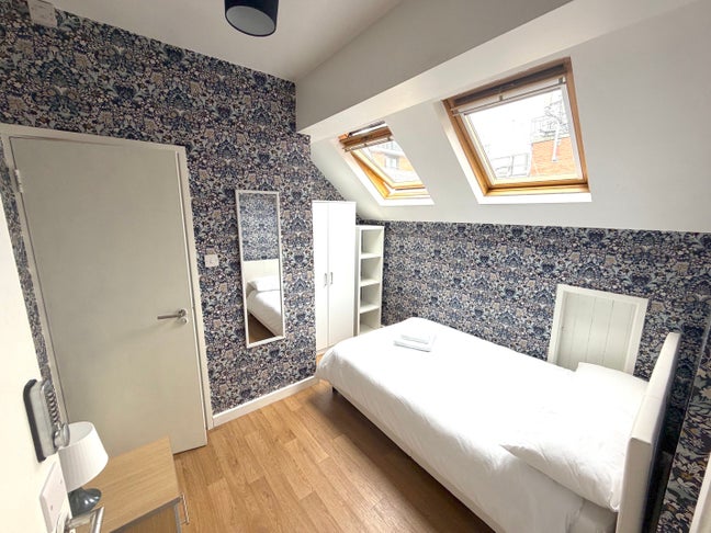 Ensuite Bedsits to Rent – West Street, Sheff (S1) Main Photo