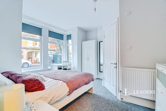 Double Room with En Suite to Rent- Harsnett Road Main Photo