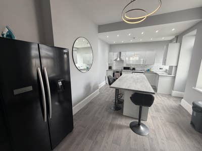 Central Shared House with Ensuites Main Photo