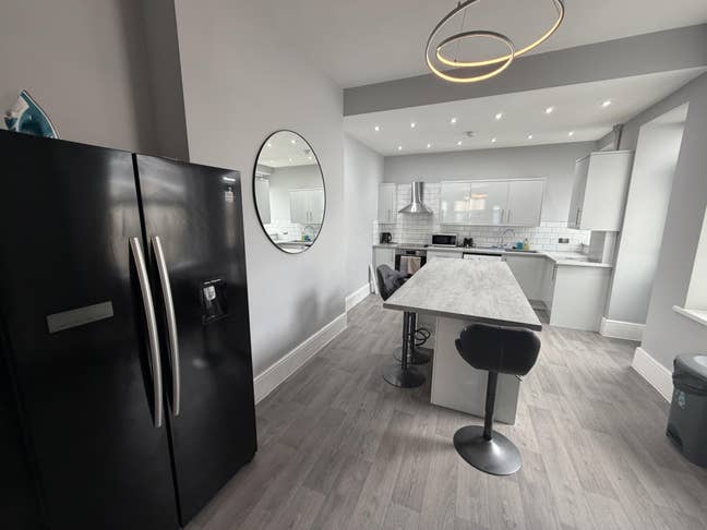 Central Shared House with Ensuites Main Photo