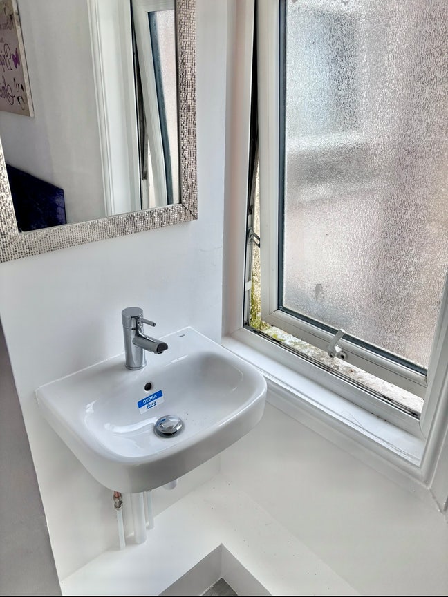 ❤️Stunning Single Private Basin❤️Town Centre❤️ Main Photo