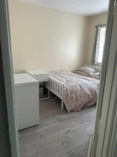 🏡 Spacious Furnished Double Room – E5 🏡  Main Photo