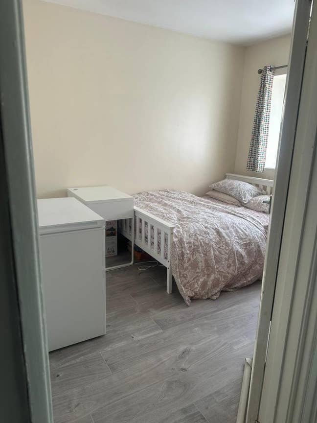 🏡 Spacious Furnished Double Room – E5 🏡  Main Photo