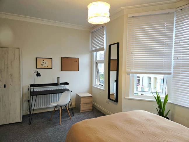 ✨ 2 Professional Ensuites Available ✨ Main Photo