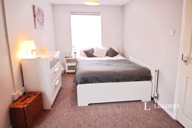 Double Room with En Suite to Rent- Winchester Road Main Photo