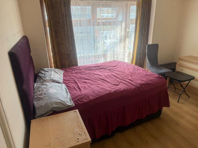 🏡 Spacious Furnished Double Room – LU4🏡  Main Photo