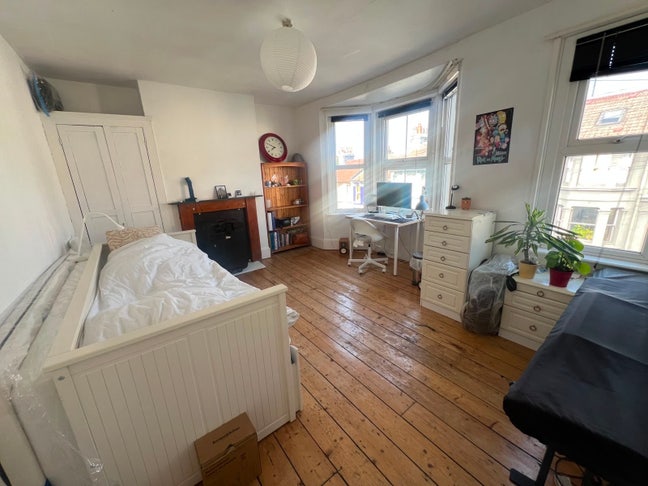 Double room available, house with patio Main Photo