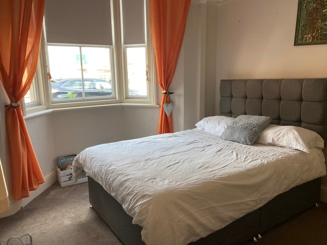 Double room, furnished, radiator  Main Photo