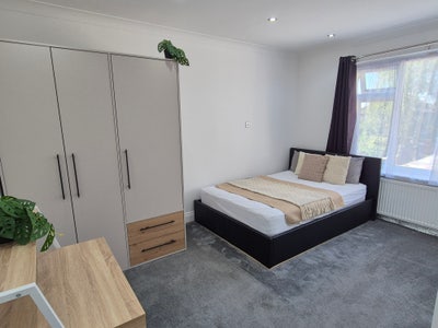 ✨✨ BRAND NEW Luxury House Share ✨✨ Main Photo