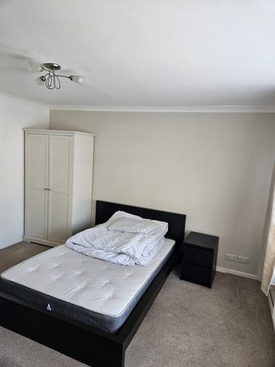 Double room available in north Oxford Main Photo