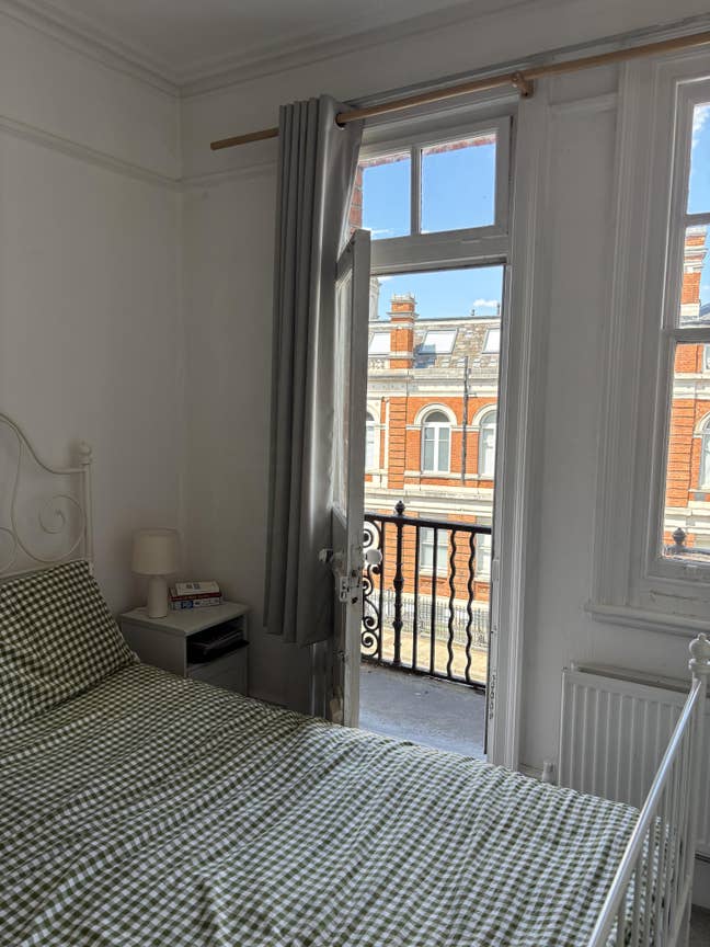 Double room available for short term lease Main Photo
