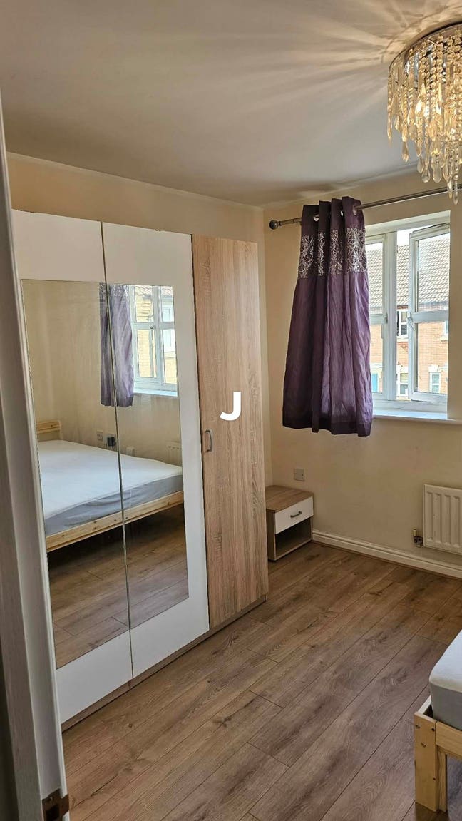 Freshly Refurbished Double Room with Parking space Main Photo