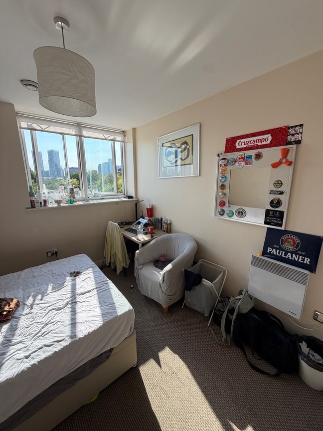Double bedroom in Stratford  Main Photo