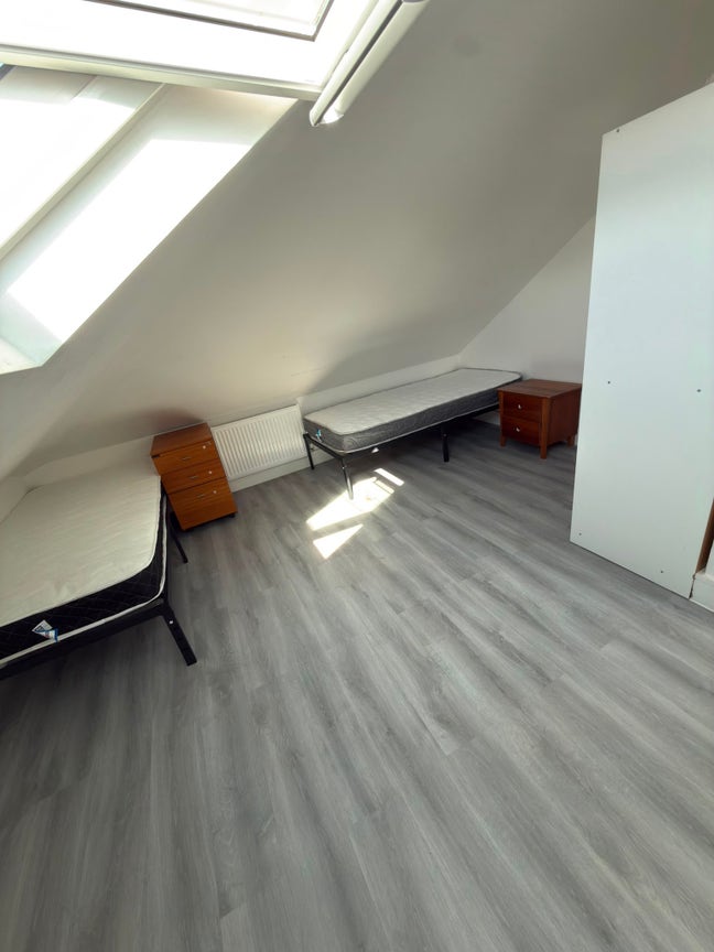 Attic room for 2 friends - 115&pound; pw each person Main Photo