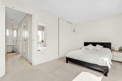 Spacious & Sunny room  in Marylebone Main Photo