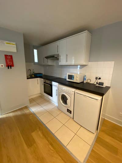 Fantastic spacious studio near tube station. Main Photo