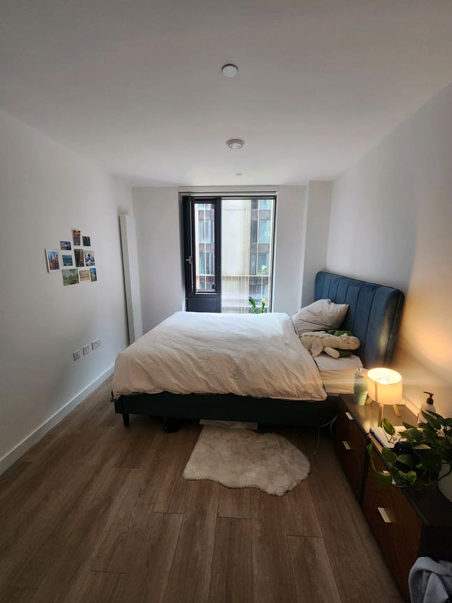 King-Size Ensuite Room Available at Uhaus Main Photo