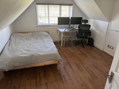 Double Bedroom / Flat Share (Available)  Main Photo