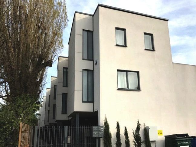 Professional House Share in Private Gated Mews Main Photo