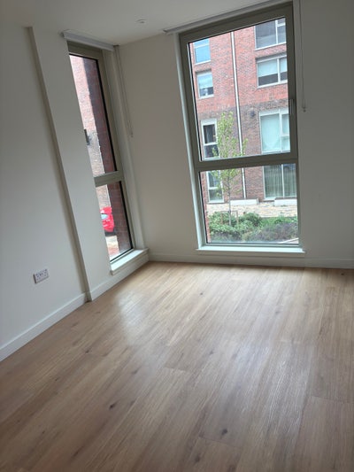 Modern built to let 2b2b Main Photo