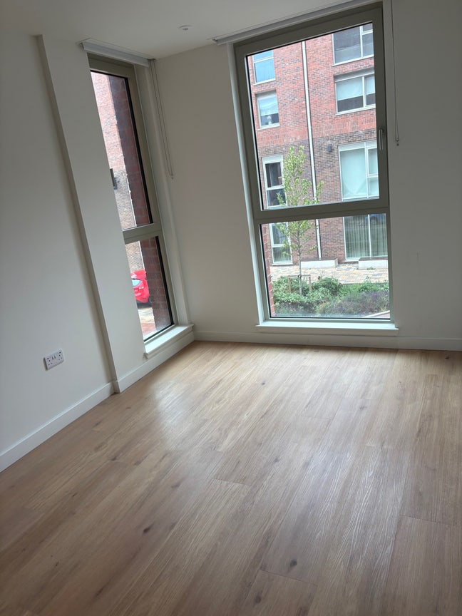 Modern built to let 2b2b Main Photo