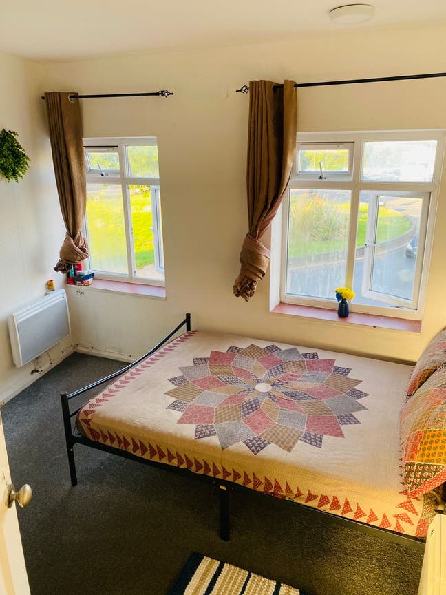  Premium Double Room | All Bills inc | IG6 2Ez Main Photo
