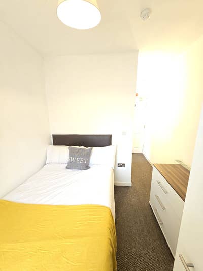 *NEW* Ensuite Room In Leigh Town Centre Main Photo