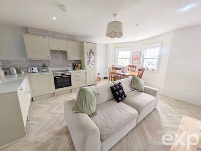 Beautiful One-Bedroom Town Centre Flat  Main Photo