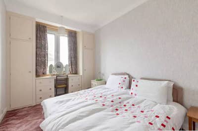 Double bed in Morningside Main Photo