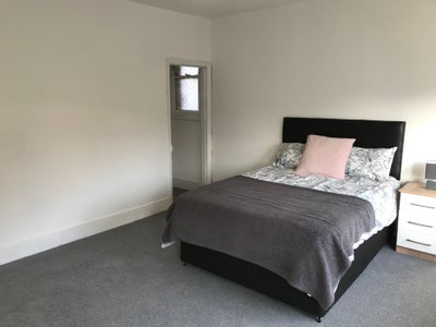 Executive room great location in Nuneaton Main Photo