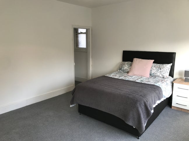 Executive room great location in Nuneaton Main Photo