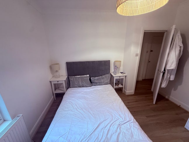 Beautiful Double bedroom  in a 2 bedroom flat 🌻 Main Photo