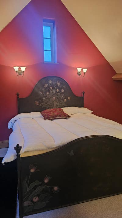 Room to rent in 5 bedroom house Main Photo