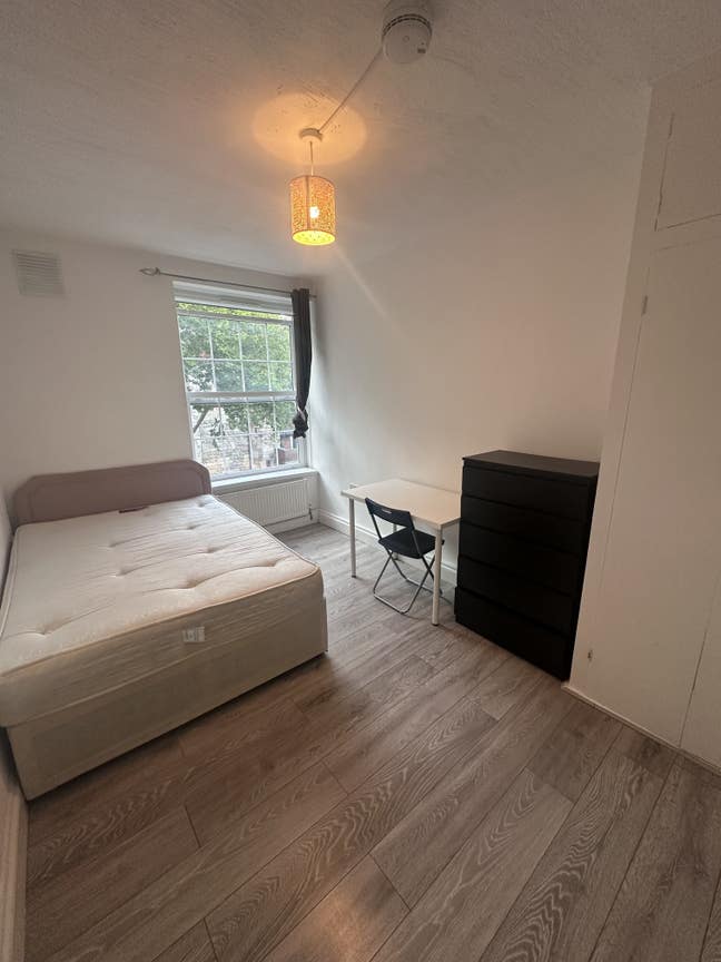 Four Amazing Double room At Bow Road  Main Photo
