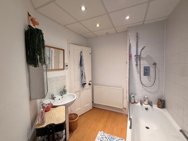 3 bed flat in Parsons Green  Main Photo